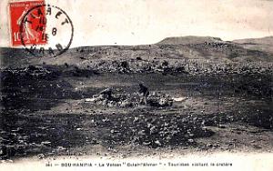 Bou-Hanifia - Volcan Gulal-Ahmar - Touristes visitant le cratere - 1916 